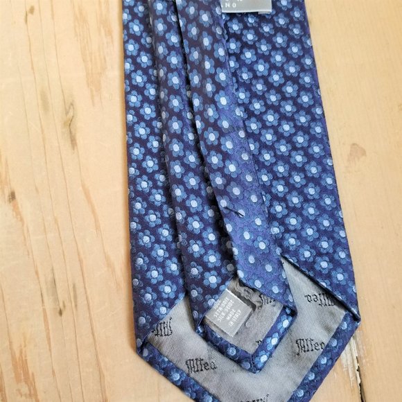 Gorgeous Italian Blue Silk Tie - Picture 6 of 6